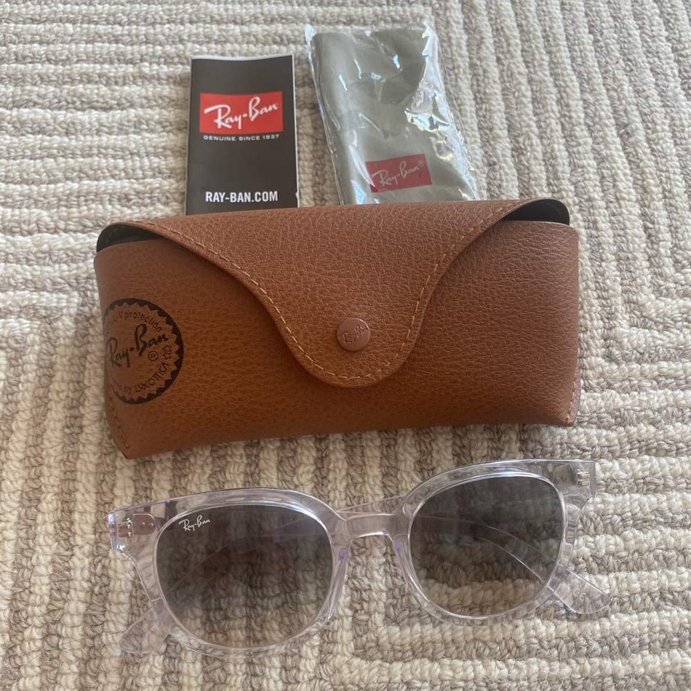 Ray-Ban Sunglasses - Picture 5 of 9